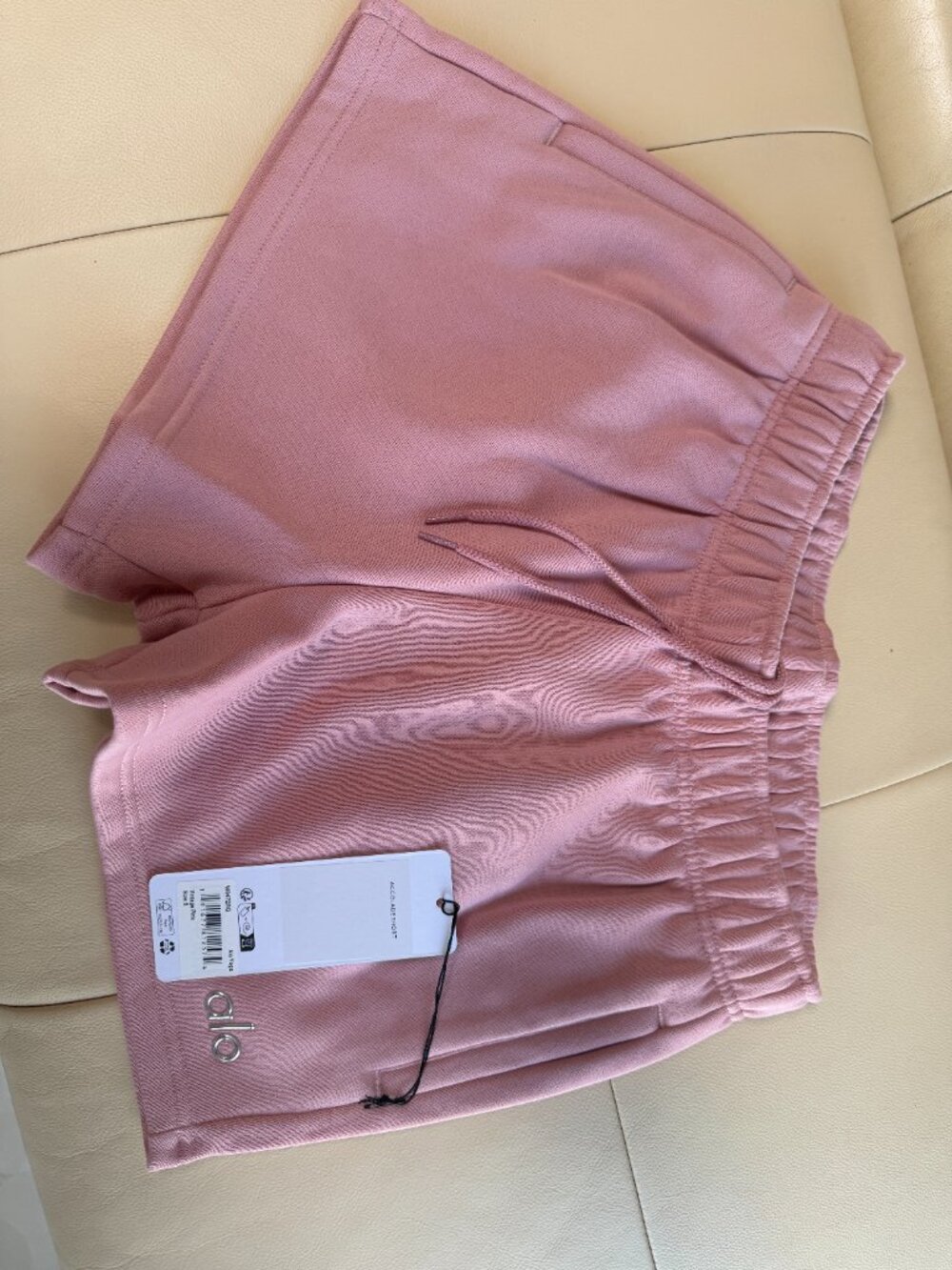 NWT Alo Yoga Accolade Crew Pullover & Short Set Vintage Pink S 🎒✨ BTS - Picture 8 of 16